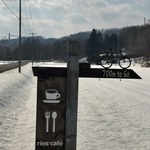 ries cafe - 国道沿いの看板