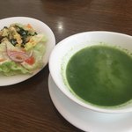 Piccolo - セットのサラダとコラーゲン入りほうれん草スープ