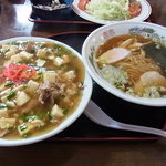 日高食堂 - マーボー飯とハーフラーメンセット700円