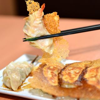 手作り餃子は10種類◎焼き餃子や水餃子でご提供します！