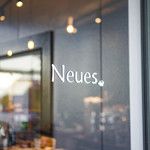 Neues - 外観