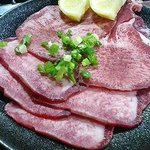 赤ちょうちん - 料理写真:赤ちょうちん　塩タン（850円）