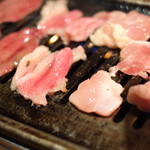 Wagyu Yakiniku All you can eat Nikuya no Daidokoro Shinjuku Ten - 学生ノリで一気に焼きます（笑）