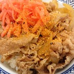 Yoshinoya Shimotakaidoekiten - 赤い化粧を施す。