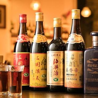 从经典啤酒、酸味鸡尾酒到绍兴酒。种类丰富的饮料。