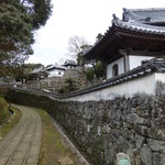 旗松亭 - 寺院と教会が同居する景観