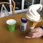 パンハウスくずまき - ソフトクリーム（チーズ）＋ホットミルク＋飲むヨーグルト