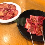 Genki Shichirin Yakiniku Gyushige Setagayaku Minamikarasuyama Ten - 上タン塩(890円)、上カルビ・タレ(890円)