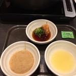 Shabu Yo Shiga Kurito Ten - セルフコーナーのタレ これ以外にも沢山あります。