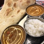 Namaste Taj Mahal Kanmaki Ten - ナンに加えて、ミニライスも付きます