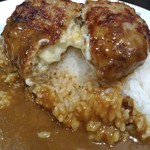 CoCo壱番屋 - チーズインハンバーグの断面