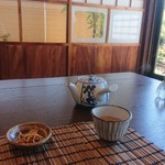 そば処 白水 - 蕎麦茶とお茶うけの揚げ蕎麦