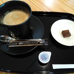 このむ - 「ブレンドコーヒー（500円）」の量はちょっと少な目。生チョコレート付きでした♪