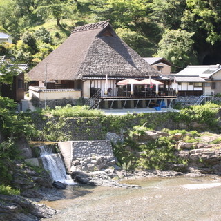 本店翻新了國家指定重要文化遺產堀家住宅賀名生舊皇居