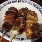 Tonpei - 「焼きとん」左から、レバ、カシラ、シロ（全て90円）。