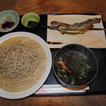 Juuwari Soba to Iwana Yamada ya - (やまだや)の十割蕎麦の鶏モモのつけ蕎麦と岩魚の炙り焼きセット(温)