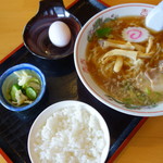 信喜亭 - ラーメンと卵セット（¥700税込み）