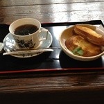 Hyakunen Mura - コーヒーだけとおもったんですがメニューを見てバケットとドリンクセットに。。。コーヒーは大好きなお味でした