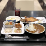 SHIZUTETSU HOTEL PREZIO Numazu - カレーライス、若鶏のフリカッセ、ジャーマンポテト、ミートボール、おでん、桜えびのかき揚げ、アジの干物、サラダ、黒酢ドリンク(ぶどう&ベリー)