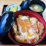 お食事処 味良亭 - カツ丼（味噌汁、漬物付き）