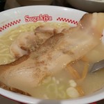 Sugakiya Mitake Apita Ten - 肉入りラーメン(400円)＋ロングチャーシュー(100円)