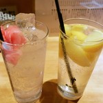 さがり藤 - ガリ酎ハイとレモンサワー
            他には白ワインとか飲んでみた