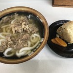 立喰い生麺 - 肉うどん＝５７０円
            かしわおにぎり １個＝１００円