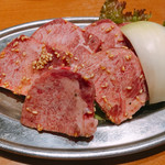 焼肉れんが - 特上厚切りタン塩 1680円