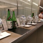 ANAラウンジ - 飲み比べしたいけれど、搭乗前だしなぁ( ￣-￣)