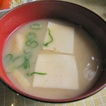 Bistro Waku - 味噌汁　一見豆腐が大きく見えます