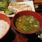 Sumibiyaki Senmon Shokudokoro Shiroganeya Muro Machi Bun Ten - 大山鶏の香味刺身ステーキ定食