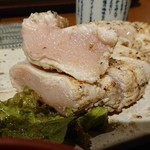 Sumibiyaki Senmon Shokudokoro Shiroganeya Muro Machi Bun Ten - 大山鶏の香味刺身ステーキの断面