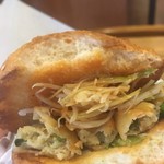 FRESHNESS BURGER Berumoru Ten - 宇都宮野菜餃子バーガー（断面）