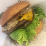 FRESHNESS BURGER Berumoru Ten - マッシュルームチーズバーガー