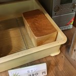 Bäckerei Minden - ずっしりと重みが有り。パンに甘みも有り。
      酸味は殆どナシ！