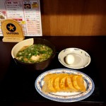 青山ふーちん - ラーメン500円プラス餃子セット200円。