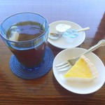 Toge Sabo - アイスコーヒーとサービスのレモンパイ