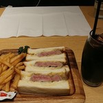 Cafe & Beer Restaurant Miya Hanedakukoten - 名物！牛フィレステーキ宮サンド