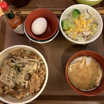 すき家 - 「きのこペペロンチーノ牛丼[並]」520円 サラダセット170円＋生卵60円