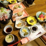 観光荘 - 料理写真:夕食はほぼ一気出し