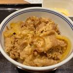 Yoshinoya Dila Oyama Ten - 牛丼 小盛 332円。玉子 65円。