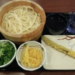 丸亀製麺 - 釜揚げうどんとアスパラ天 計460円 ※ネギと天かすは無料(2019.10.30)