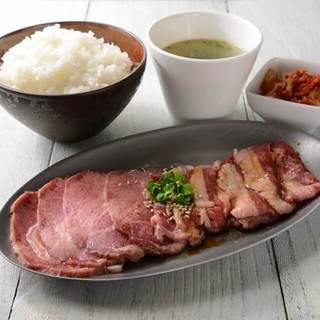 ランチはお得な定食メニューがございます！