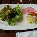 Italian Dining Satoru - ランチの前菜とサラダです