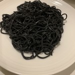 Soba to Wine Seki - これは一体？ 竹炭蕎麦