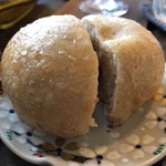 カフェ サンポ - 噂のもっちもちくるみたっぷりパン