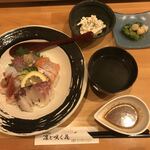 凜と咲く花  - 海鮮丼＝９９０円 税別