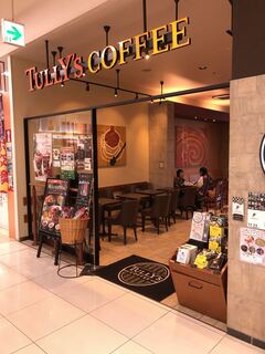 Tully's Coffee Hiroshima Ryokui Ten - 店舗側からの入り口。外からも入り口が有ります。