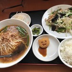 Taiwanese Fumii - 野菜炒めと台湾ラーメンのランチ