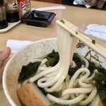 たばこや - わかめうどん 470円